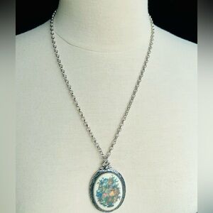 VINTAGE SARAH COVENTRY pendant necklace Silver tone chain Floral cabochon